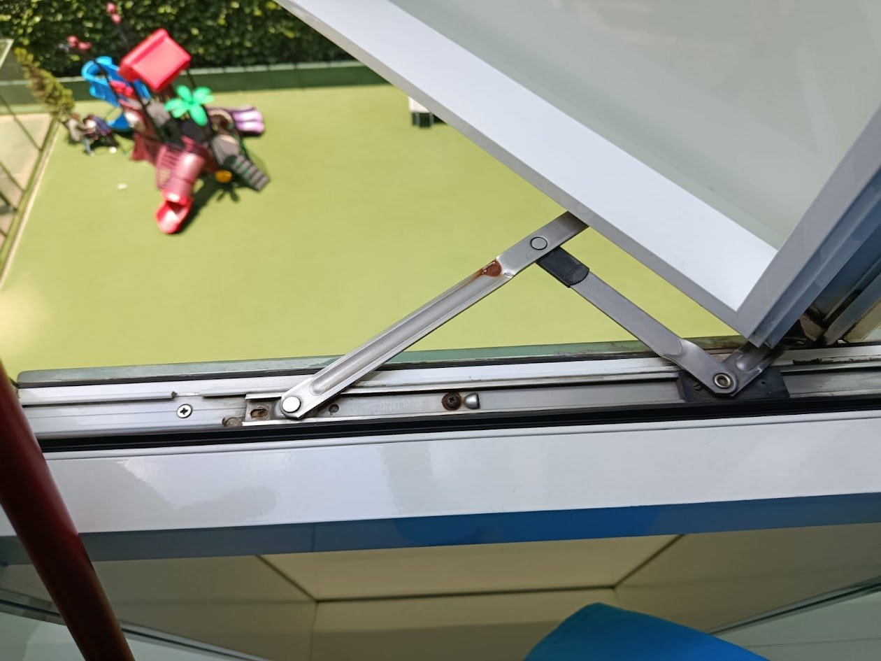 Limpieza de riel de ventana en CDMX