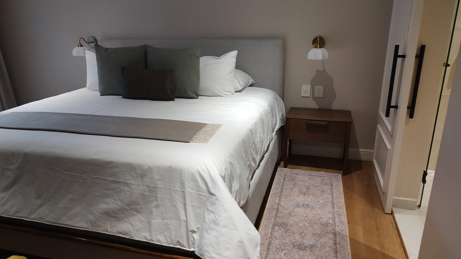 Tendido de cama y limpieza de recámara