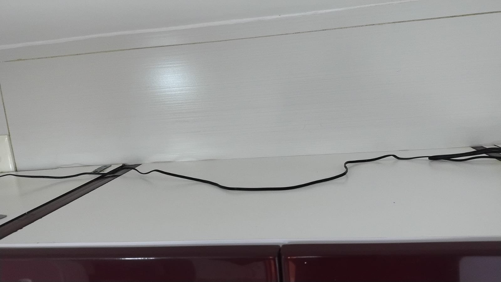 Detalle de limpieza de cielos falsos con eliminación de polvo acumulado durante servicio pre mudanza en CDMX