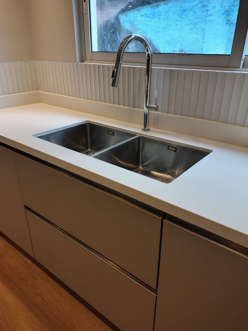 Limpieza pre mudanza de tarja y superficie de cocina en departamento de Roma Norte, CDMX, realizada por Aquilimpio